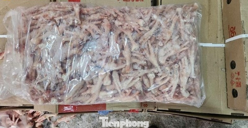 Thu giữ trên 3,5 tấn chân gà ‘bẩn’ ở khu vực biên giới - Ảnh 2