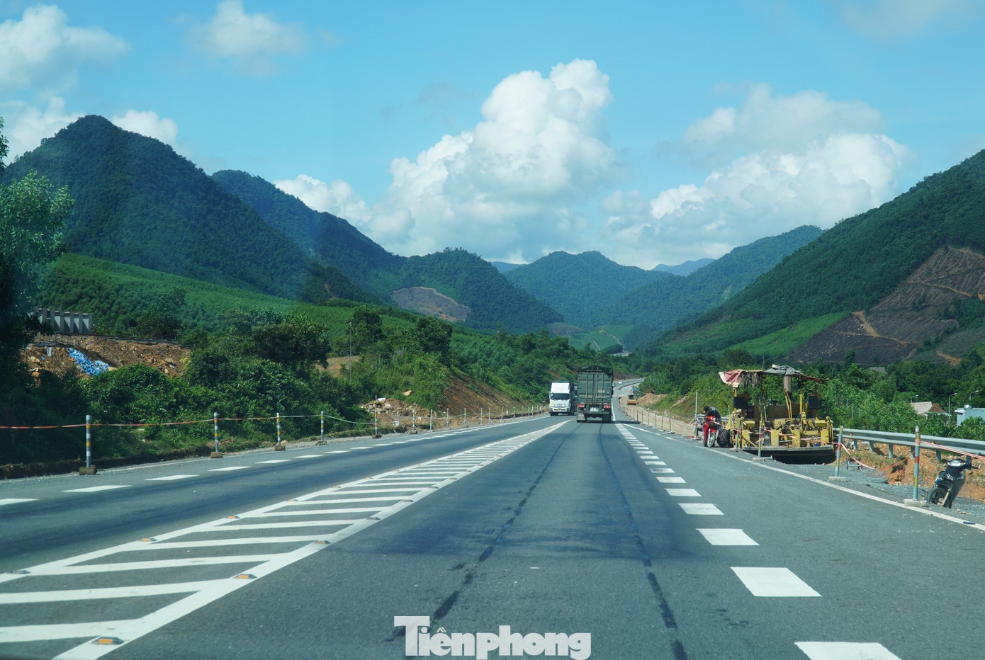 Đầy rẫy vết vá trên mặt đường cao tốc La Sơn - Hoà Liên - Ảnh 6