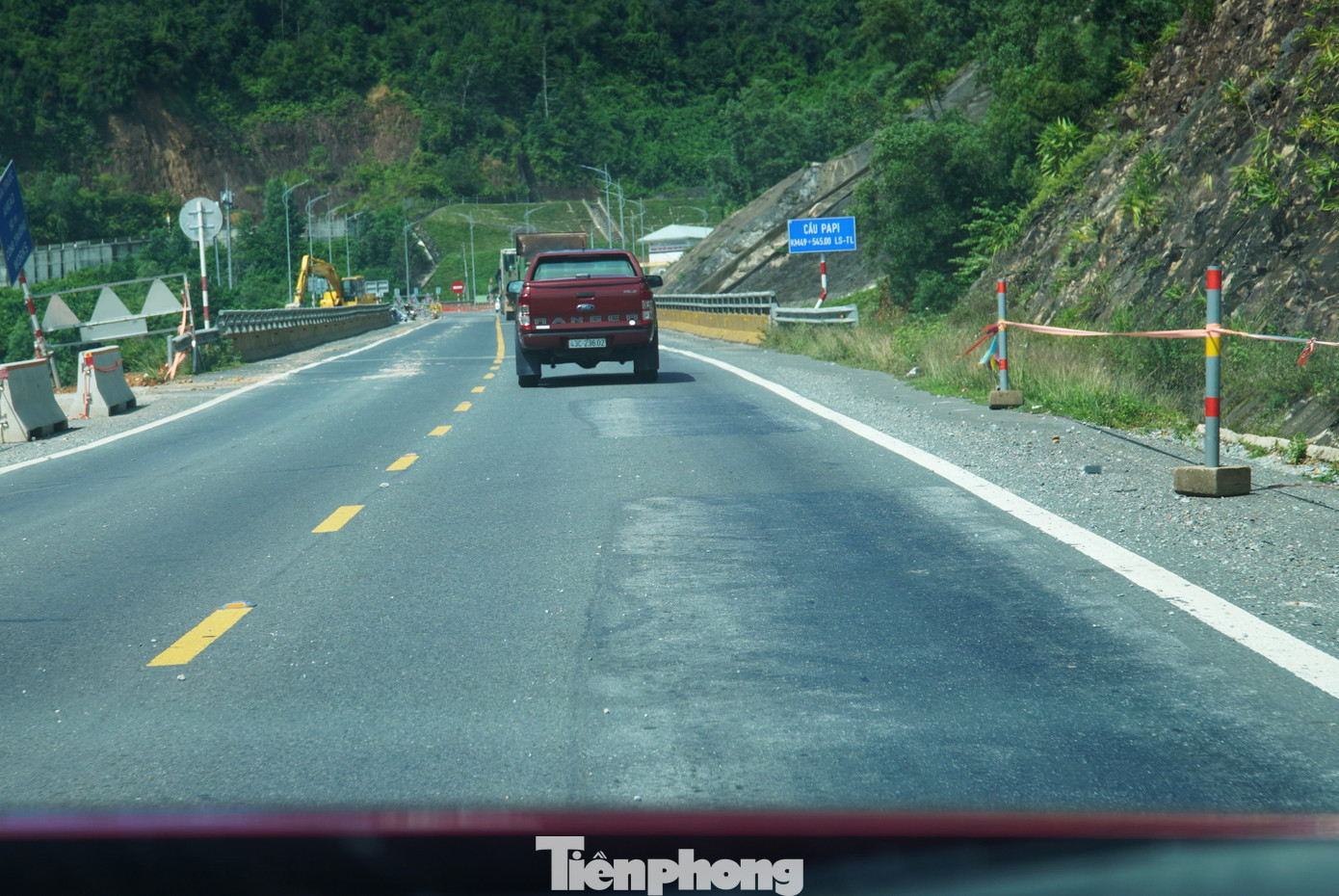 Đầy rẫy vết vá trên mặt đường cao tốc La Sơn - Hoà Liên - Ảnh 3