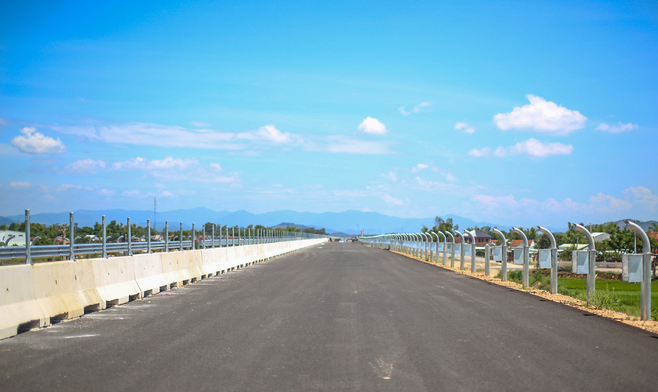 Cao tốc 88km trị giá 20.400 tỉ đồng, chạy nước rút về đích cuối năm 2025: Tập đoàn Sơn Hải xin làm 1 điều - Ảnh 1