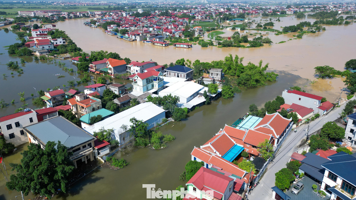 Biệt thự chìm trong biển nước, làng Quả Cảm thành ‘ốc đảo’ giữa Bắc Ninh - Ảnh 12