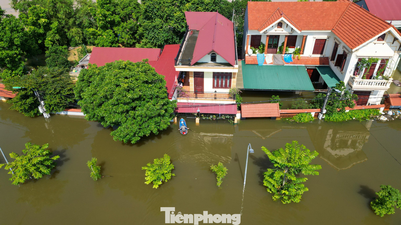 Biệt thự chìm trong biển nước, làng Quả Cảm thành ‘ốc đảo’ giữa Bắc Ninh - Ảnh 7