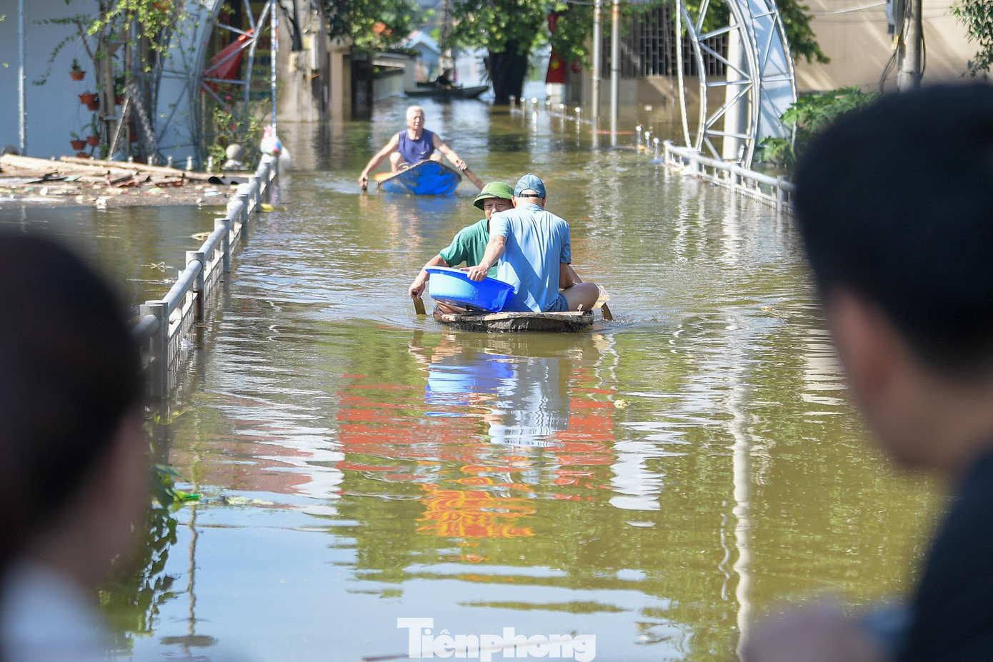 Biệt thự chìm trong biển nước, làng Quả Cảm thành ‘ốc đảo’ giữa Bắc Ninh - Ảnh 10