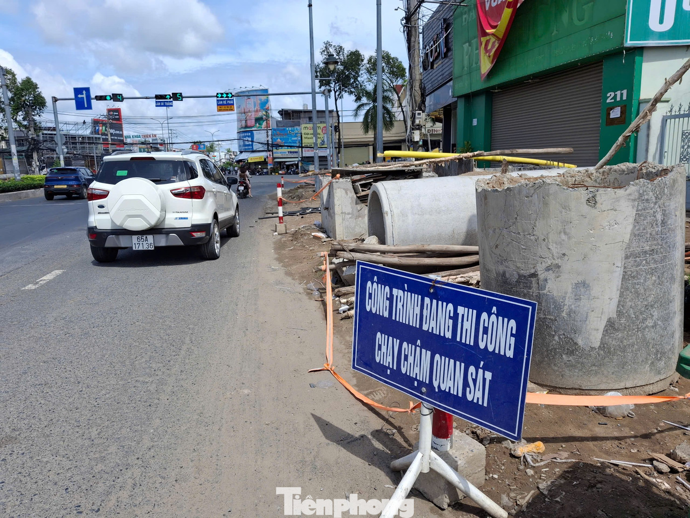 'Than khóc' giải ngân đầu tư công thấp do... tiền quá nhiều - Ảnh 1