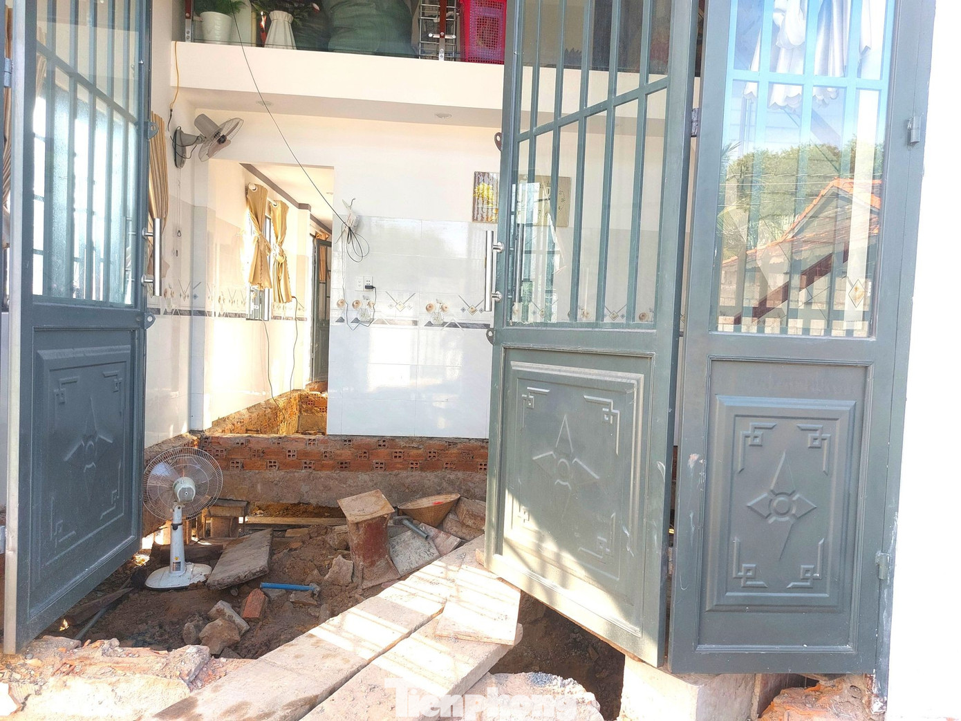 ‘Thần đèn’ đưa căn nhà xây nhầm trên đất người khác về đúng vị trí - Ảnh 9