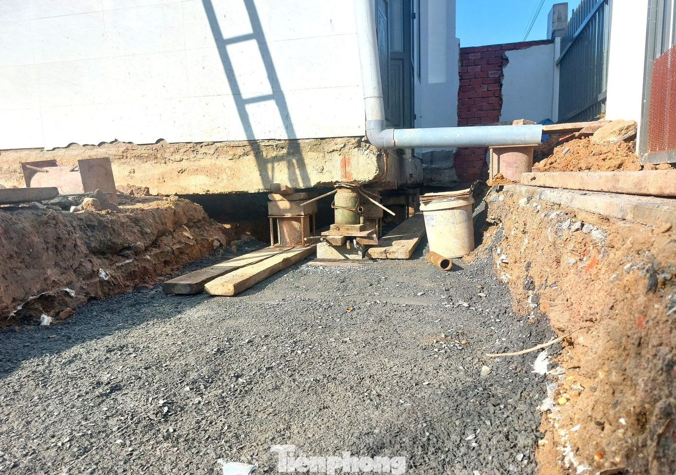 ‘Thần đèn’ đưa căn nhà xây nhầm trên đất người khác về đúng vị trí - Ảnh 6