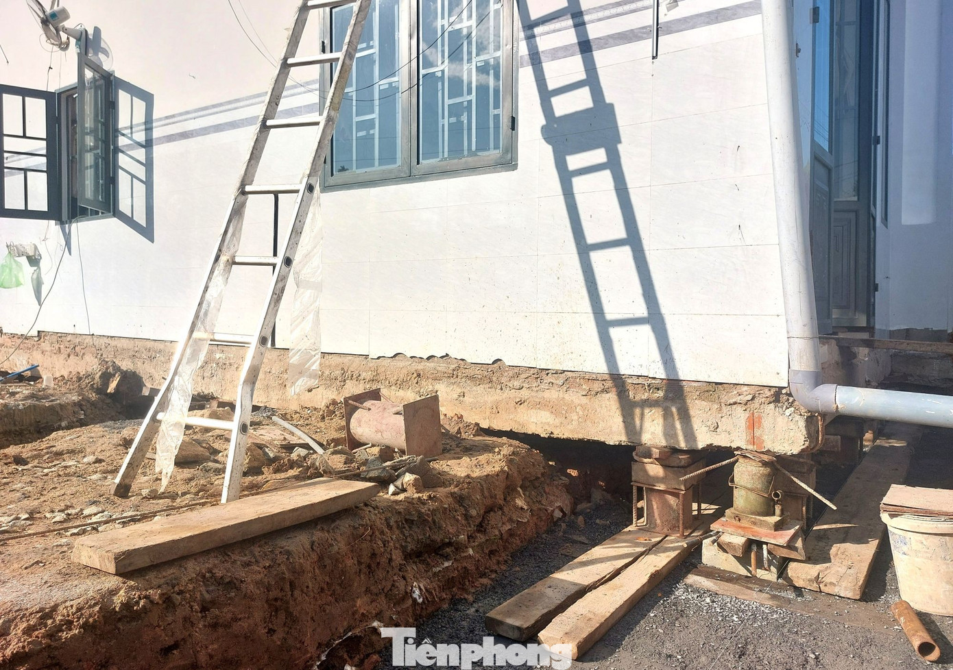 ‘Thần đèn’ đưa căn nhà xây nhầm trên đất người khác về đúng vị trí - Ảnh 11