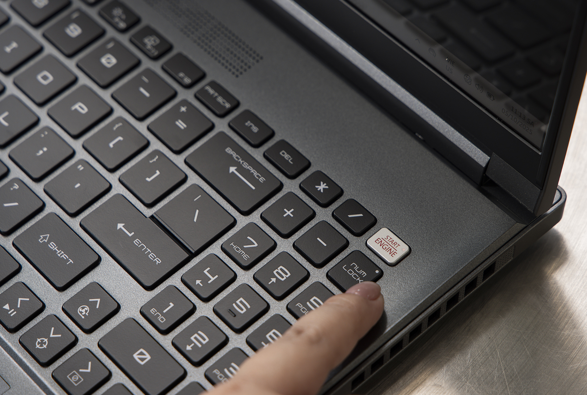 Trải nghiệm laptop là 'cú bắt tay' giữa MSI và Mercedes-AMG: Thiết kế khác biệt, hiệu năng mạnh mẽ, giá bằng một chiếc SH - Ảnh 7