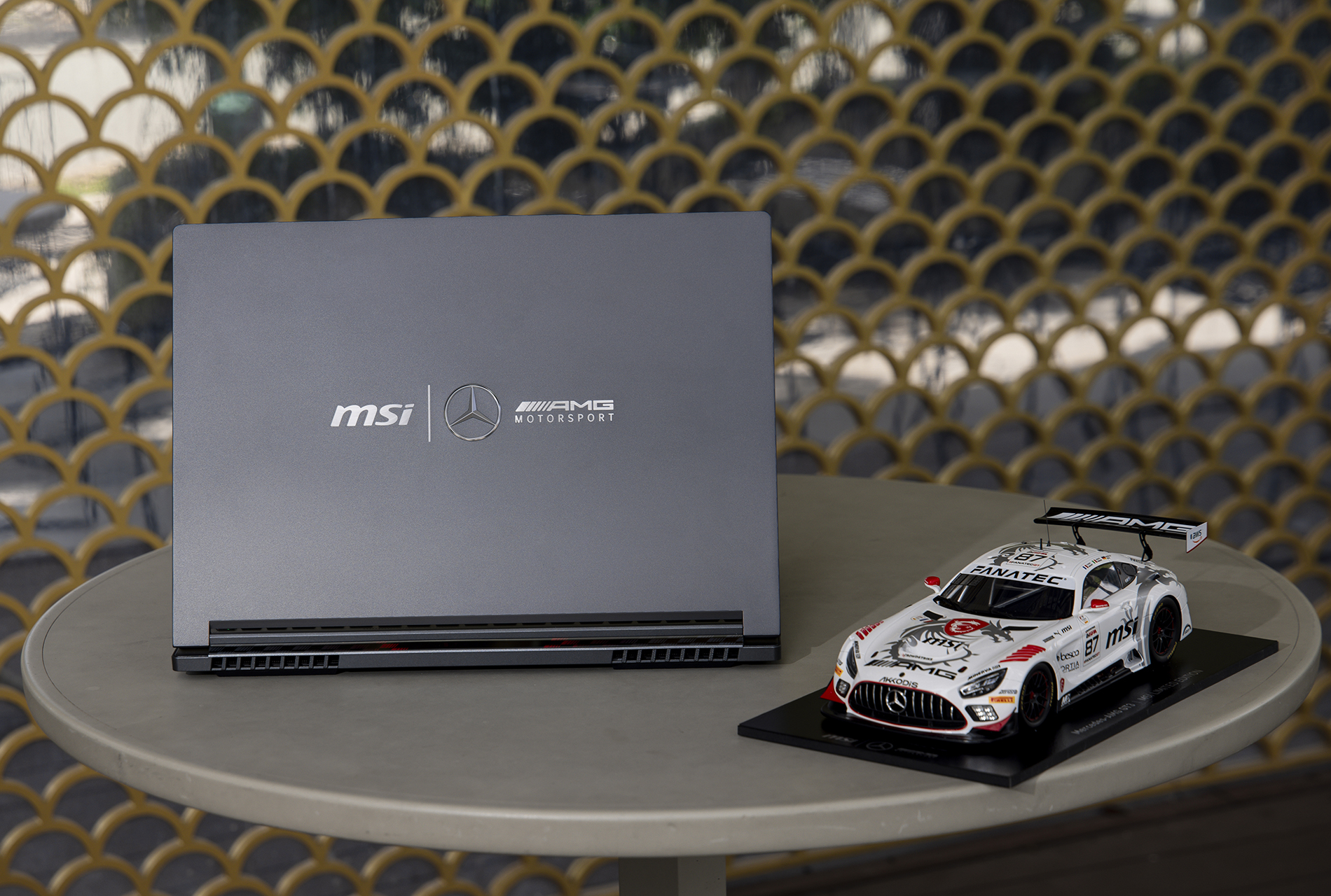 Trải nghiệm laptop là 'cú bắt tay' giữa MSI và Mercedes-AMG: Thiết kế khác biệt, hiệu năng mạnh mẽ, giá bằng một chiếc SH - Ảnh 1