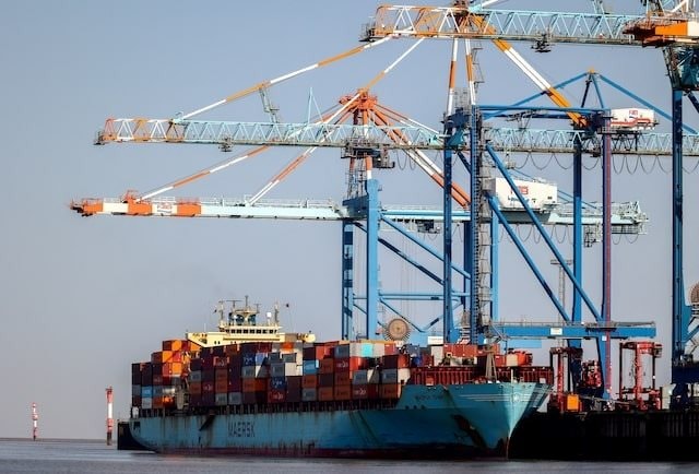 Áp thuế mạnh tay, Mỹ mất 'ngôi' đối tác thương mại lớn nhất của nền kinh tế lớn thứ 3 thế giới vào tay đối thủ hàng đầu - Ảnh 1