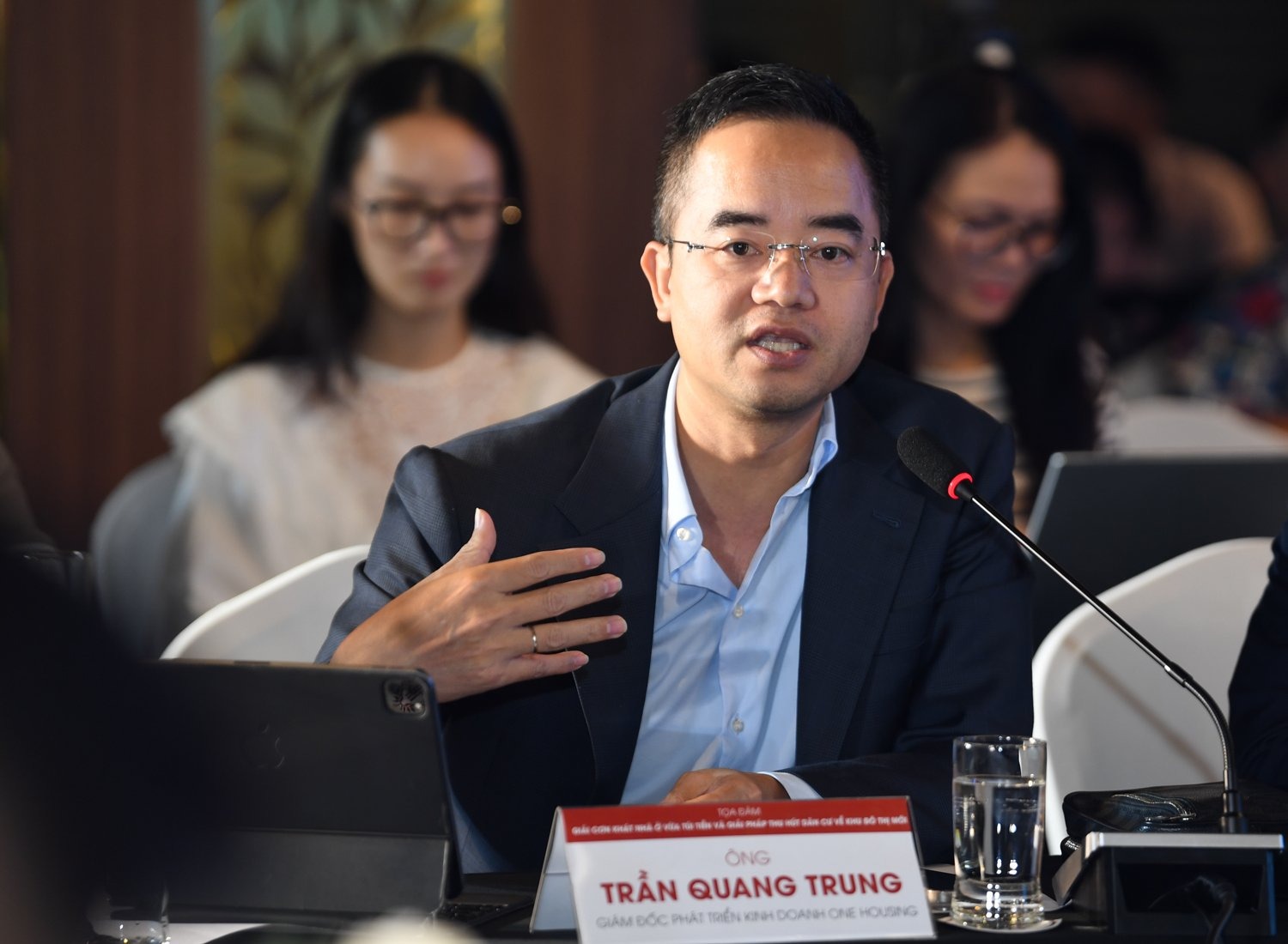 Giá chung cư đang cao kỷ lục, nhiều người cho rằng nên "ghìm" giá phân khúc cao cấp xuống để kéo giá nhà giảm? - Ảnh 1