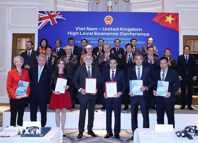 Tổng Bí thư chứng kiến trao hơn 20 thỏa thuận hợp tác Việt Nam - Anh trị giá hàng chục tỉ USD - Ảnh 3