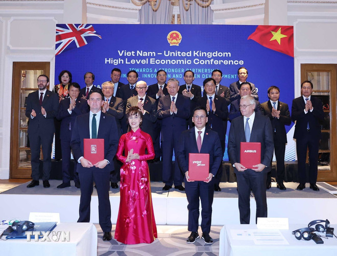 Tổng Bí thư chứng kiến trao hơn 20 thỏa thuận hợp tác Việt Nam - Anh trị giá hàng chục tỉ USD - Ảnh 2