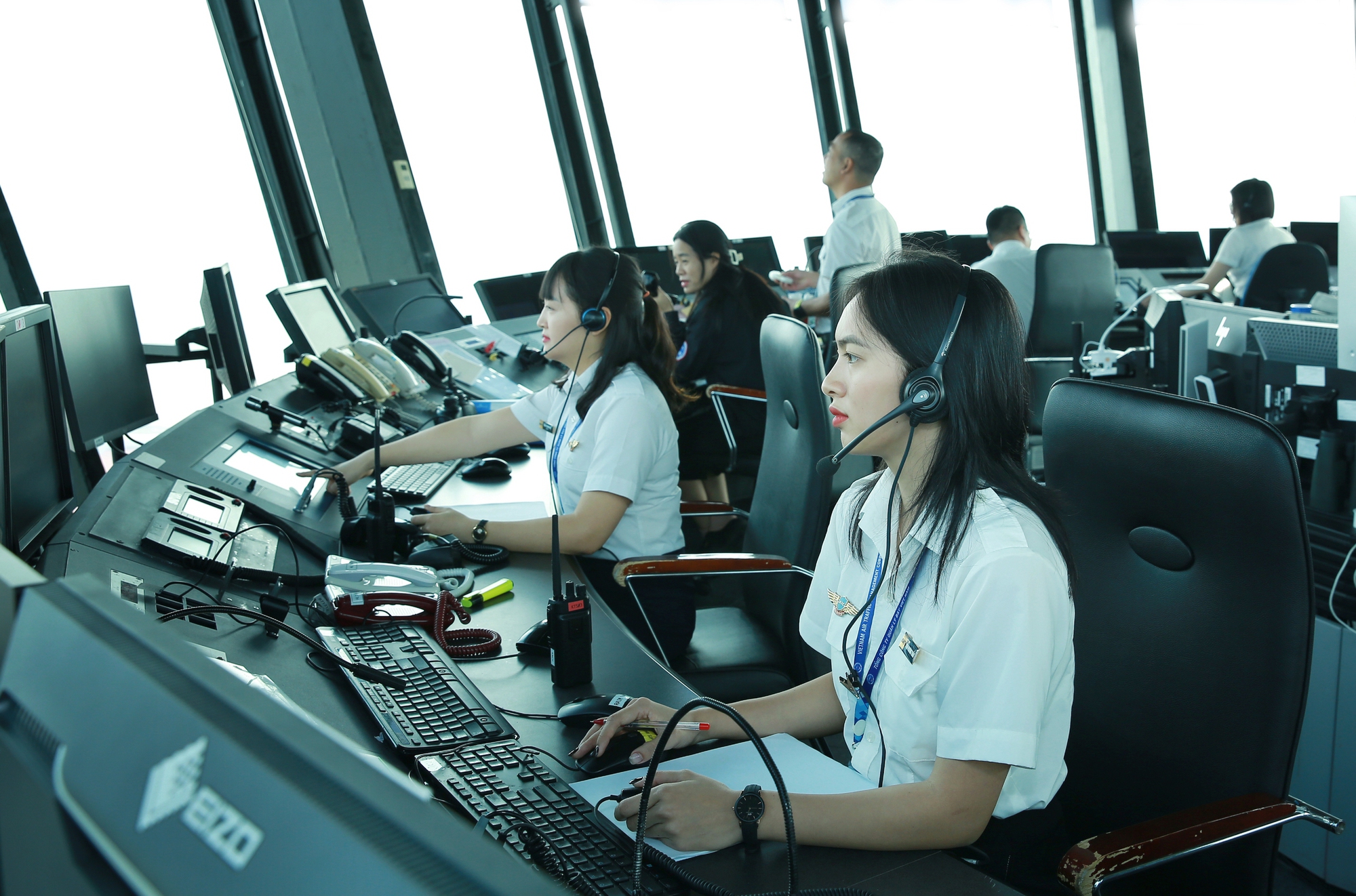 Nguyên nhân 17 chuyến phải bay chờ để hạ cánh xuống Nội Bài - Ảnh 2