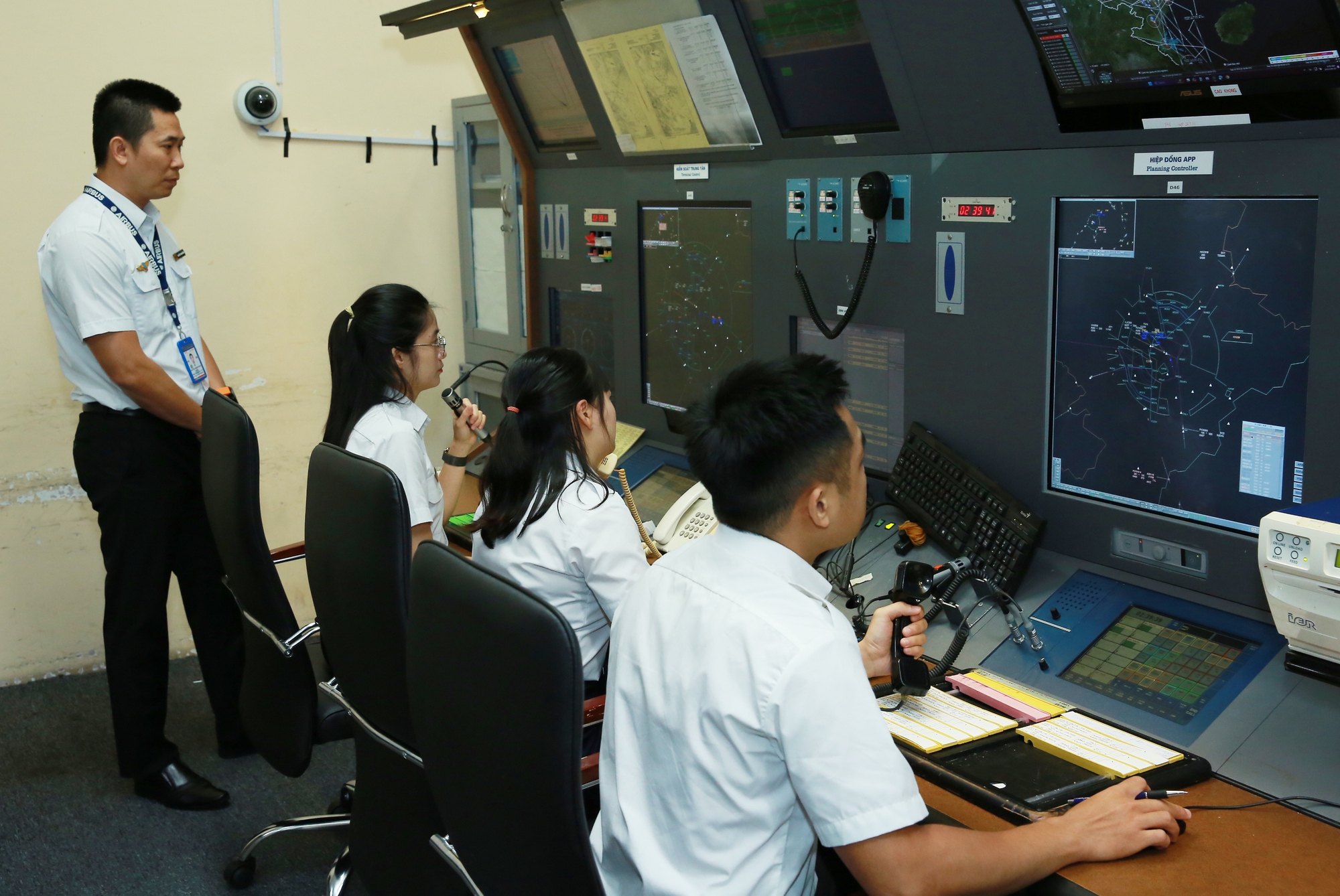 Nguyên nhân 17 chuyến phải bay chờ để hạ cánh xuống Nội Bài - Ảnh 3