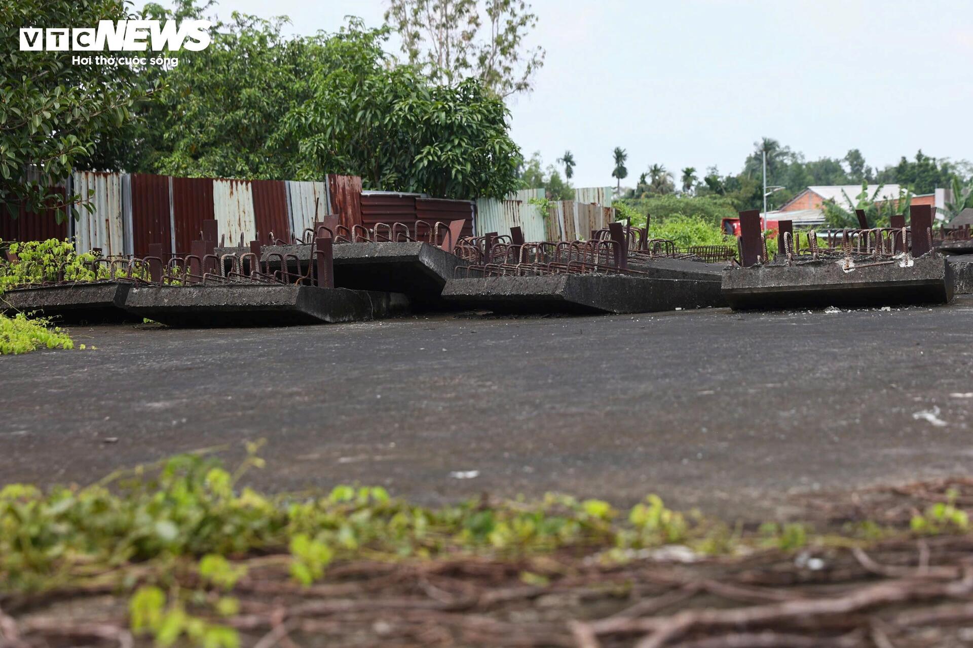 Cận cảnh gần 3 km Vành đai 2 TP.HCM trước ngày tái khởi công - Ảnh 9