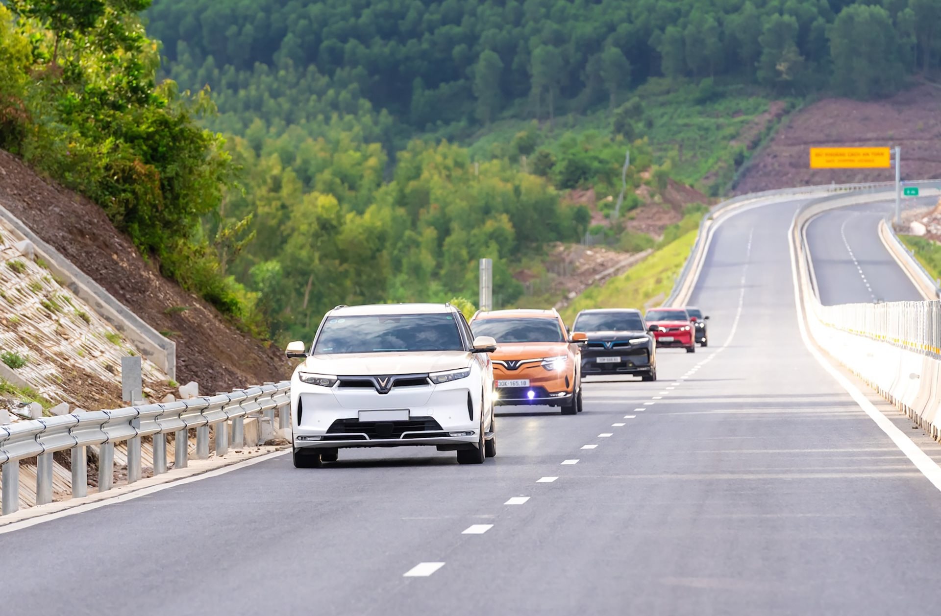 Tỷ phú Phạm Nhật Vượng vừa lập kỷ lục mới chưa từng có ở Việt Nam, thậm chí còn vào top 3 thế giới - Ảnh 4