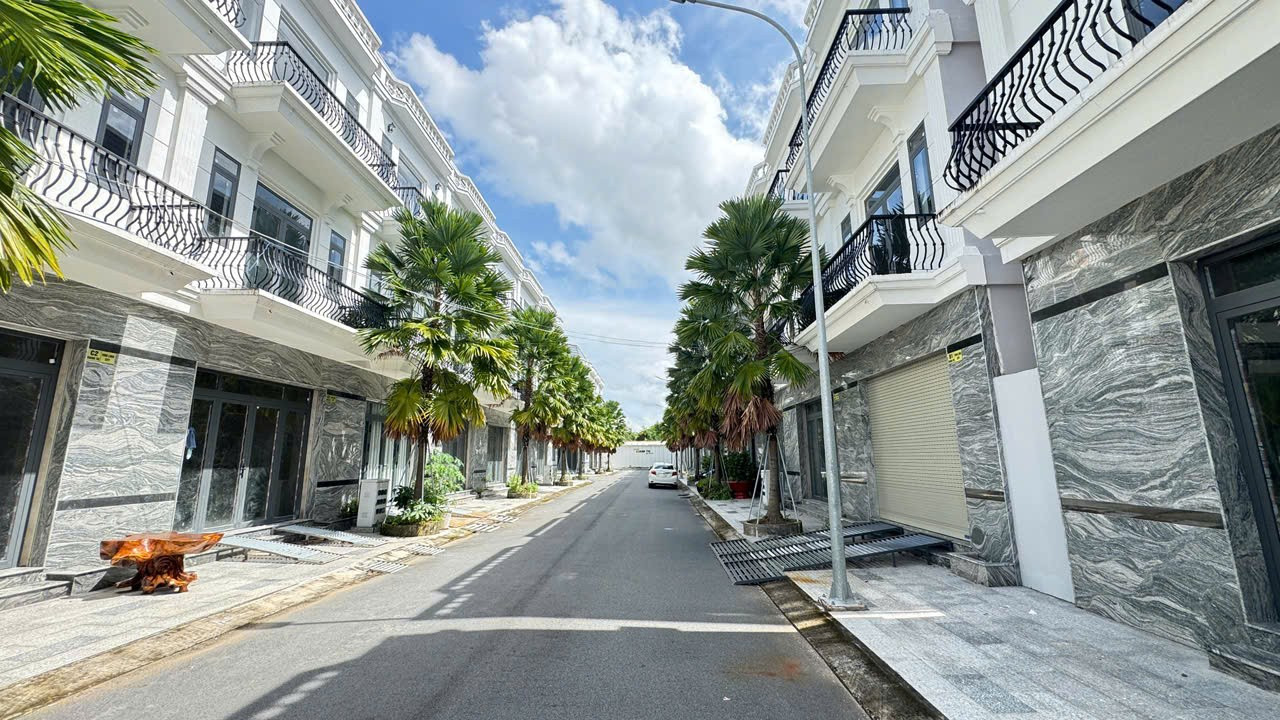 Vĩnh Long thông tin về xử lý trách nhiệm liên quan khu phố xây dựng trái phép - Ảnh 2