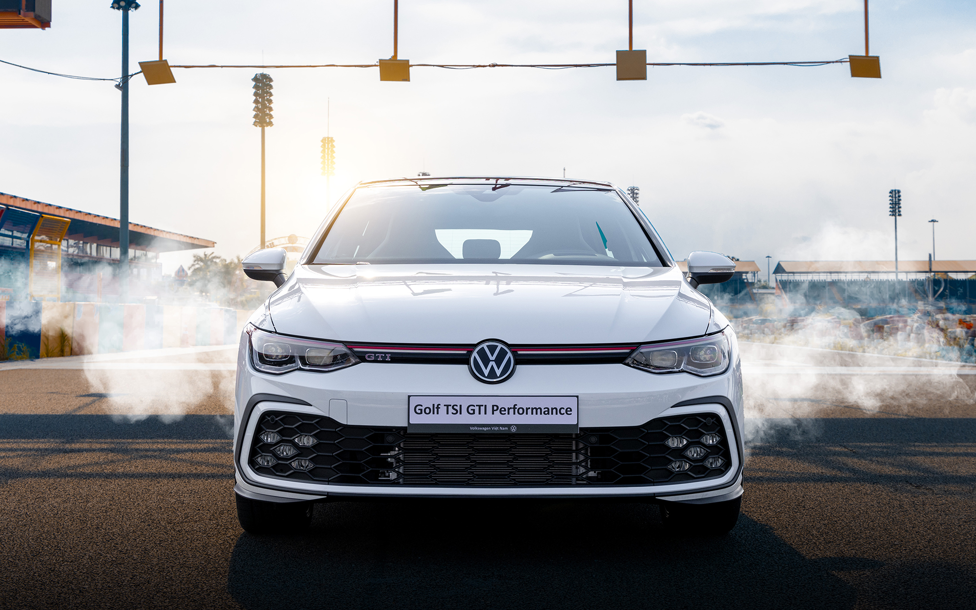 Volkswagen Golf ra mắt Việt Nam: Giá từ 798 triệu đồng, 6 phiên bản, mạnh nhất gần 320hp, thách thức Civic - Ảnh 1