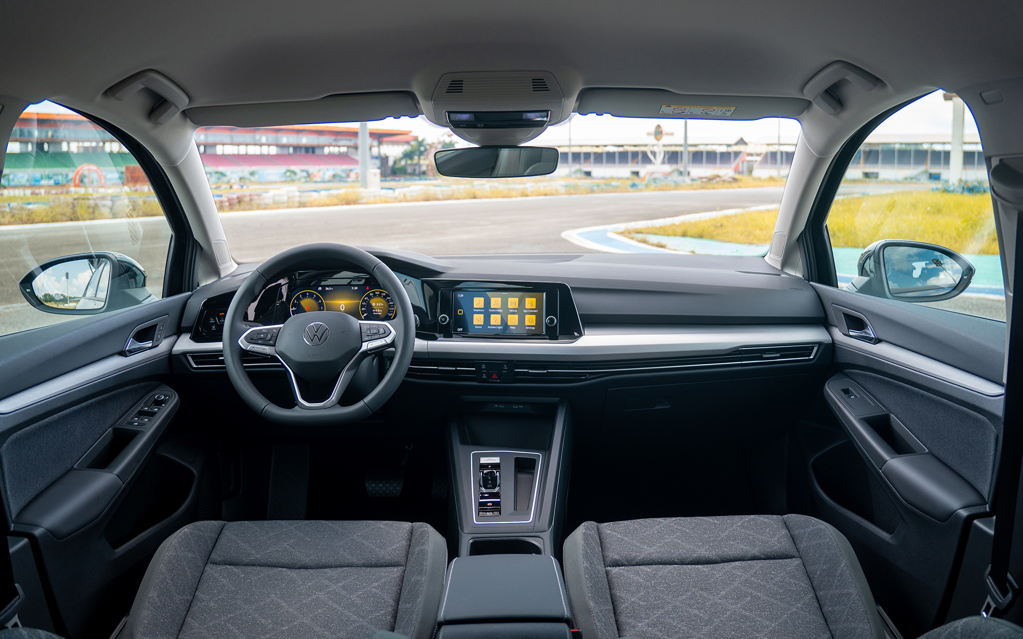 Volkswagen Golf ra mắt Việt Nam: Giá từ 798 triệu đồng, 6 phiên bản, mạnh nhất gần 320hp, thách thức Civic - Ảnh 12