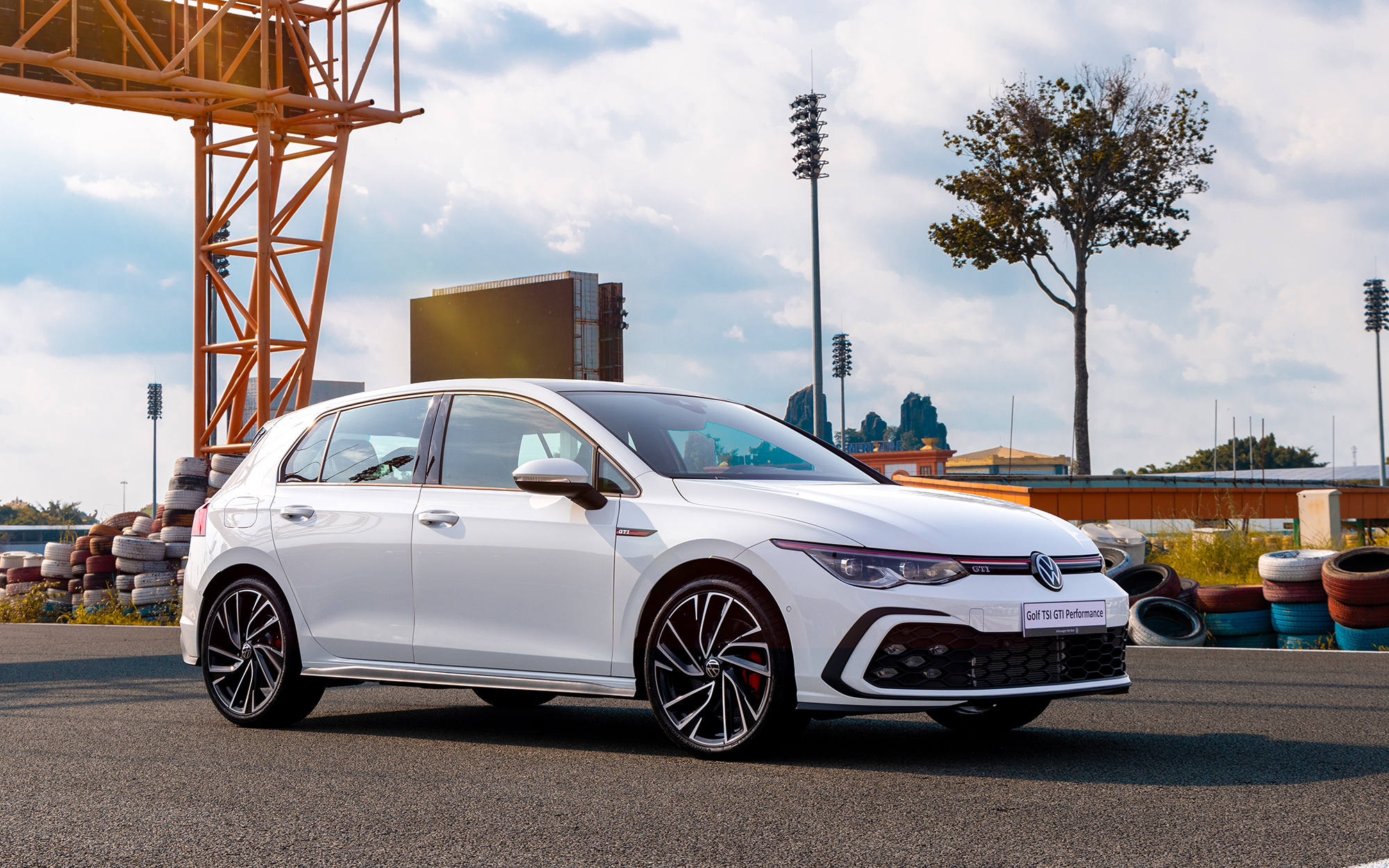 Volkswagen Golf ra mắt Việt Nam: Giá từ 798 triệu đồng, 6 phiên bản, mạnh nhất gần 320hp, thách thức Civic - Ảnh 7