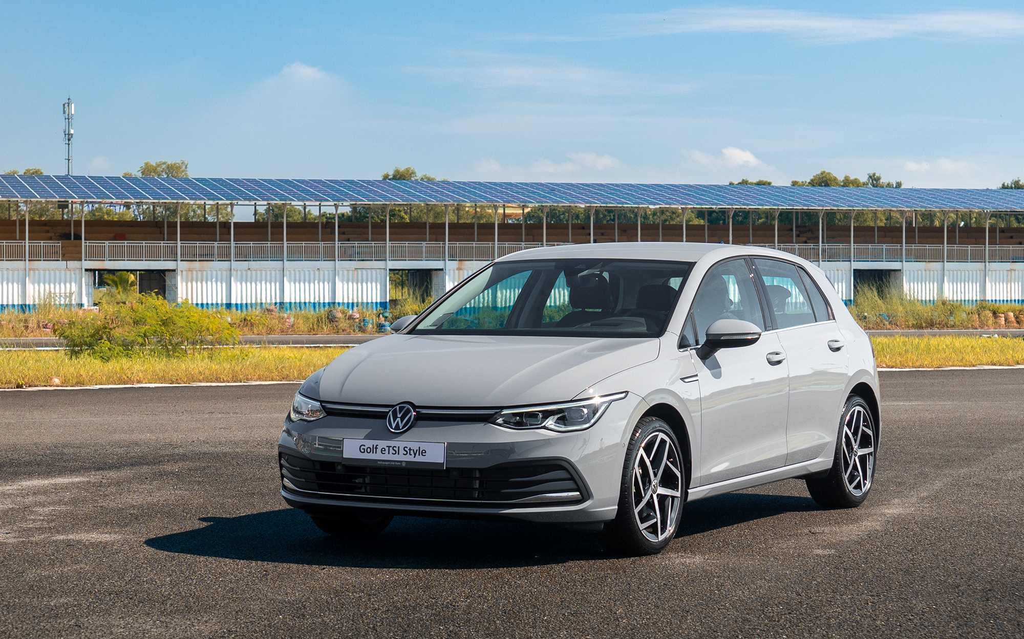 Volkswagen Golf ra mắt Việt Nam: Giá từ 798 triệu đồng, 6 phiên bản, mạnh nhất gần 320hp, thách thức Civic - Ảnh 8