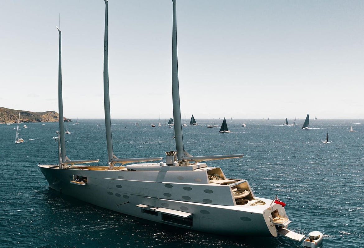 Bị 'giam lỏng' tại Ý hơn 3 năm, siêu du thuyền trị giá 600 triệu USD của tỷ phú Nga vẫn âm thầm đốt 4 tấn dầu diesel mỗi ngày chỉ để chạy điều hoà, máy phát điện - Ảnh 1