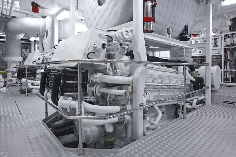 Bị 'giam lỏng' tại Ý hơn 3 năm, siêu du thuyền trị giá 600 triệu USD của tỷ phú Nga vẫn âm thầm đốt 4 tấn dầu diesel mỗi ngày chỉ để chạy điều hoà, máy phát điện - Ảnh 2