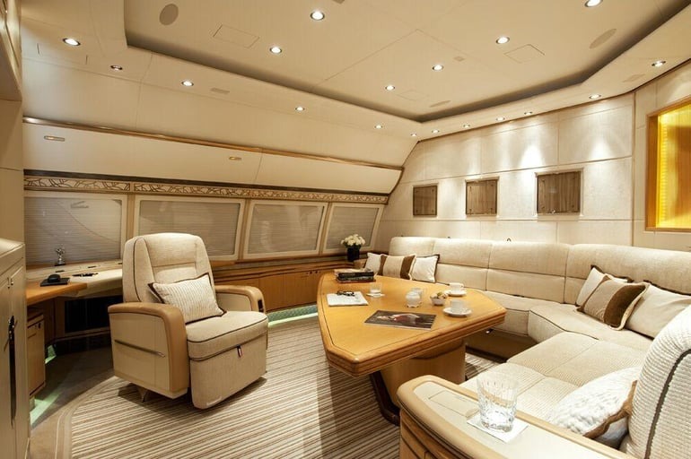 Doanh nhân Ả Rập đặt mua chiếc máy bay riêng lớn nhất thế giới, biến nó thành 'cung điện bay' cho 80 người - nhưng chưa kịp đặt chân lên đã phá sản - Ảnh 5