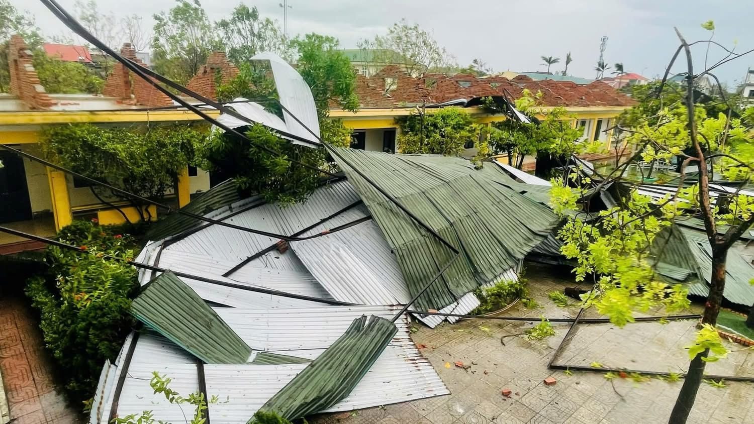 NÓNG: Khẩn cấp chi trả một khoản tiền cho người dân bị thiệt hại bởi bão số 10 Bualoi - Ảnh 1