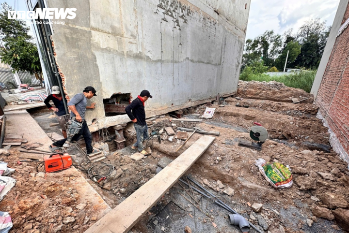 Vụ xây nhầm nhà trên đất người khác ở TP.HCM: Di dời xong ngôi nhà - Ảnh 3