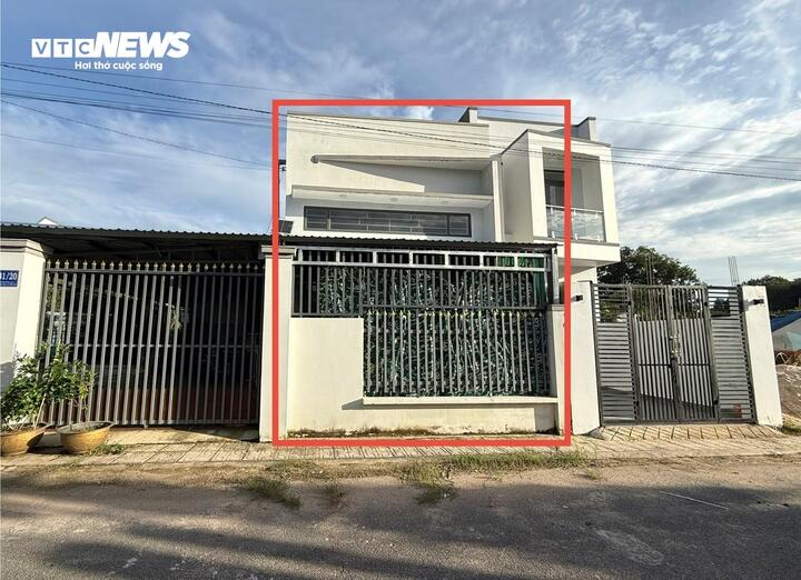 Vụ xây nhầm nhà trên đất người khác ở TP.HCM: Di dời xong ngôi nhà - Ảnh 1