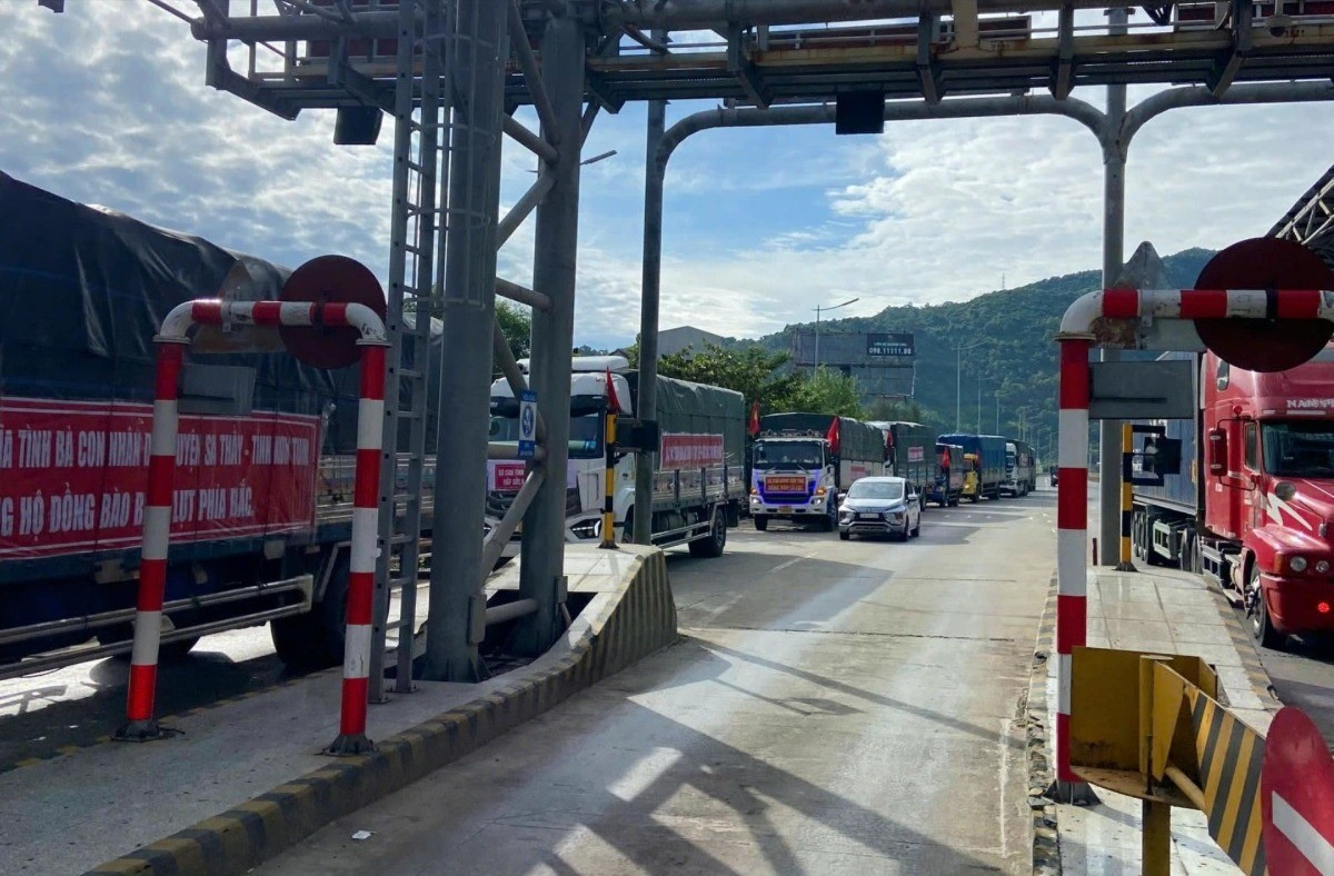 VEC miễn phí dịch vụ đường bộ cho xe chở hàng cứu trợ - Ảnh 1