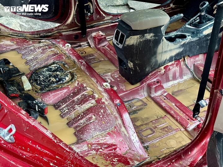 Giám đốc gara ô tô chia sẻ cách xử lý xe bị ngập nước - Ảnh 2