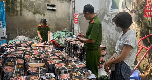 Phát hiện gần 1,7 tấn xúc xích không rõ nguồn gốc ở Hà Nội