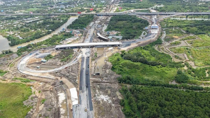 Vành đai 3 vẫn kịp thông xe dù gặp sự cố xô lệch - Ảnh 1