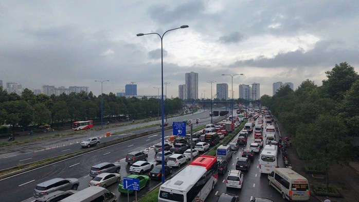 TPHCM: Đề xuất giãn tiến độ chuyển đổi xe công nghệ thêm nửa năm - Ảnh 3