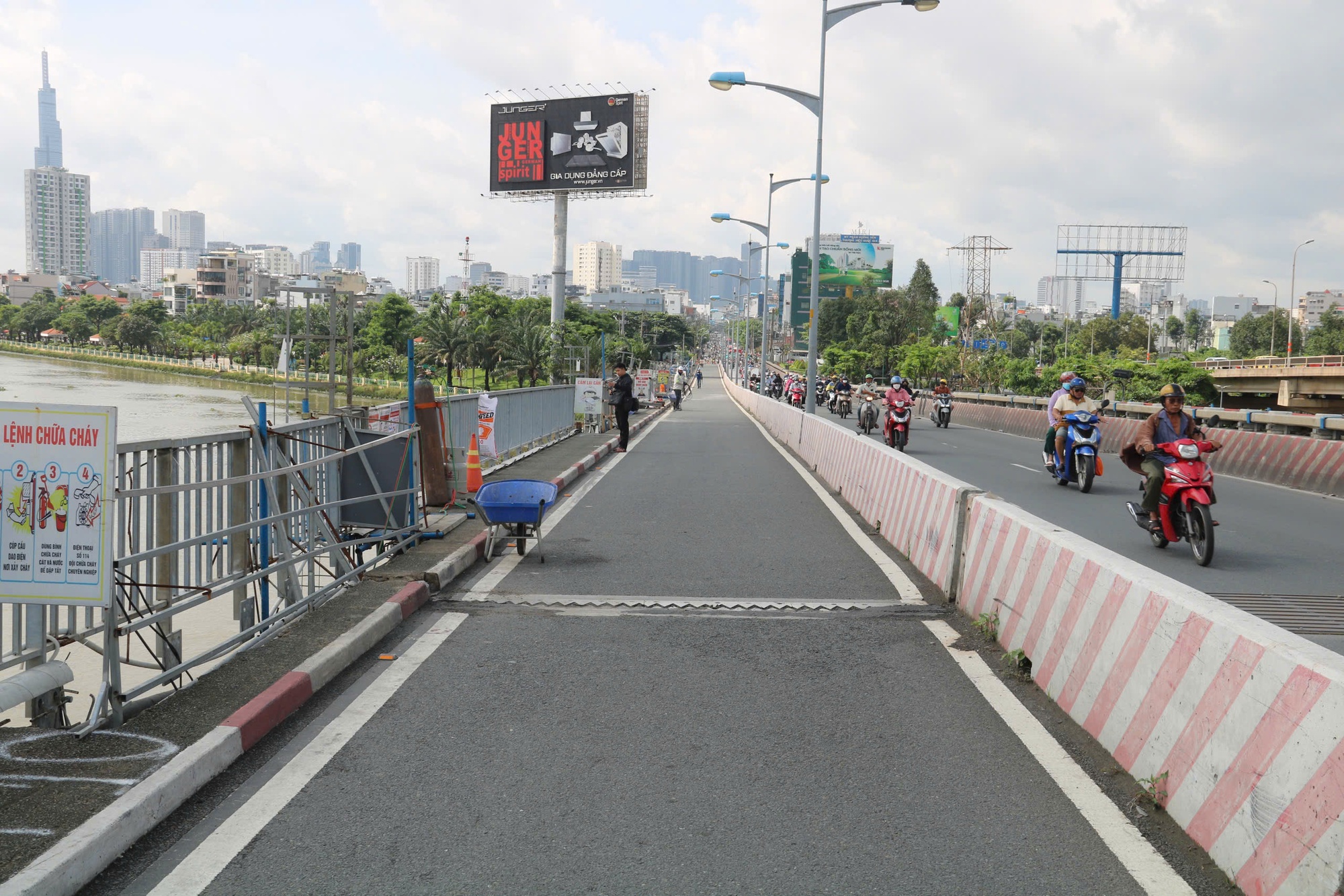 Cận cảnh cầu Bình Triệu 1 cao thêm 1,08 m - Ảnh 6