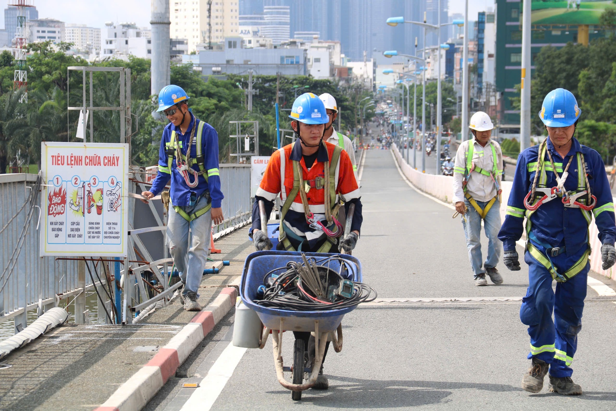 Cận cảnh cầu Bình Triệu 1 cao thêm 1,08 m - Ảnh 1
