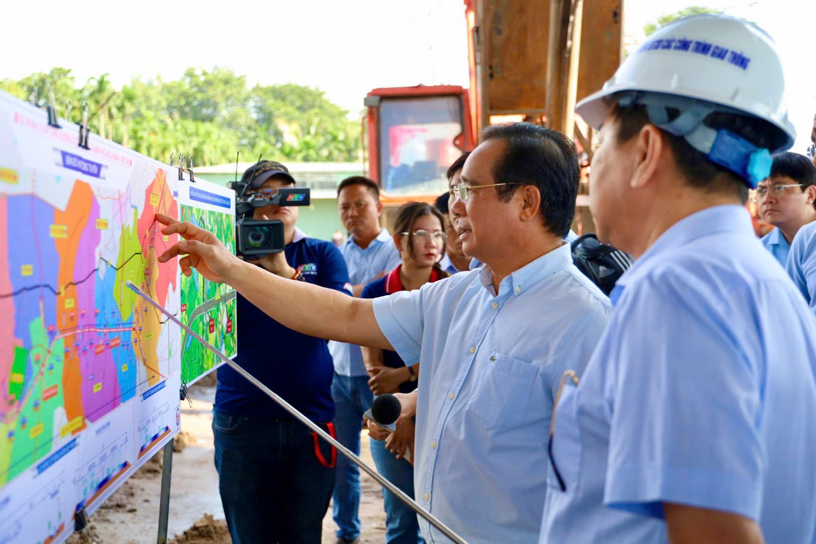 Cao tốc TP HCM - Mộc Bài: Chủ tịch UBND TP HCM yêu cầu bảo đảm tiến độ thông xe - Ảnh 2