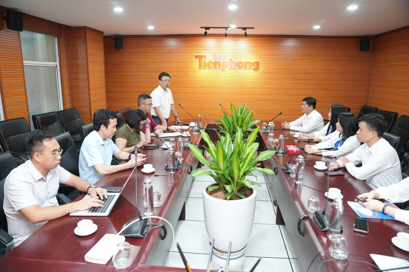 'Dệt may Việt Nam không thể dựa vào lợi thế lao động giá rẻ nữa' - Ảnh 1