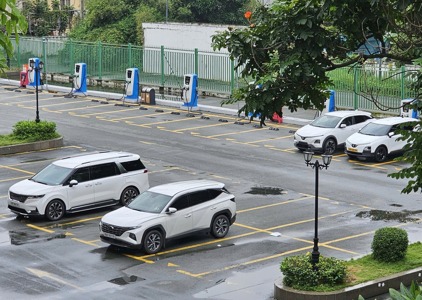 Cơ chế đặc thù triển khai trạm sạc xe điện ở TPHCM - Ảnh 1