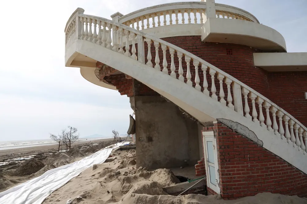 Sở Xây dựng Hà Tĩnh nói gì về vụ nhiều căn villa sát biển đổ sập sau bão số 10? - Ảnh 9