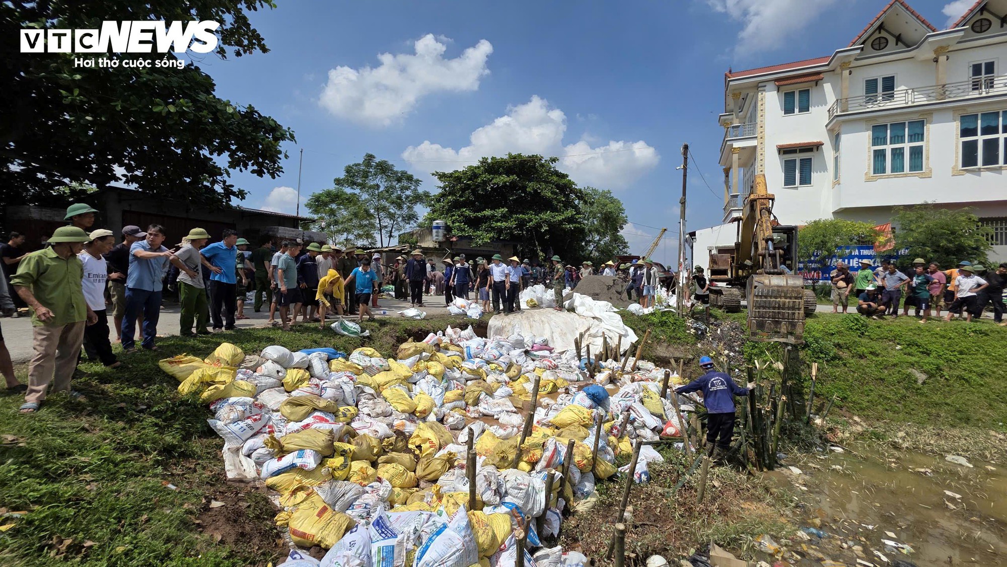 Bốn tỉnh miền Bắc thiệt hại hơn 8.700 tỷ đồng sau bão 11 - Ảnh 1