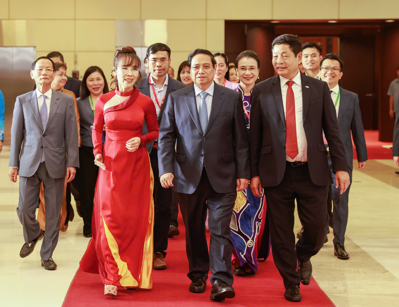 Thủ tướng mong các doanh nhân vượt qua chính mình, vươn ra biển lớn - Ảnh 1