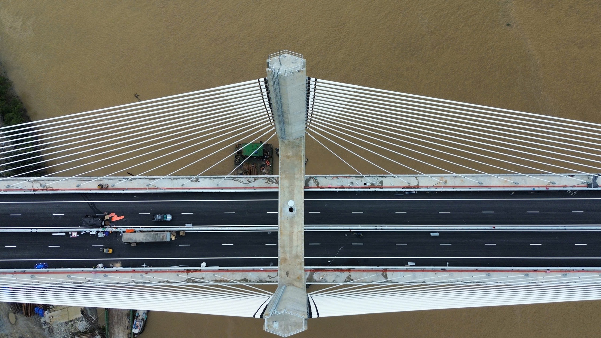 Ngắm cầu dây văng có tĩnh không cao nhất Việt Nam - Ảnh 3