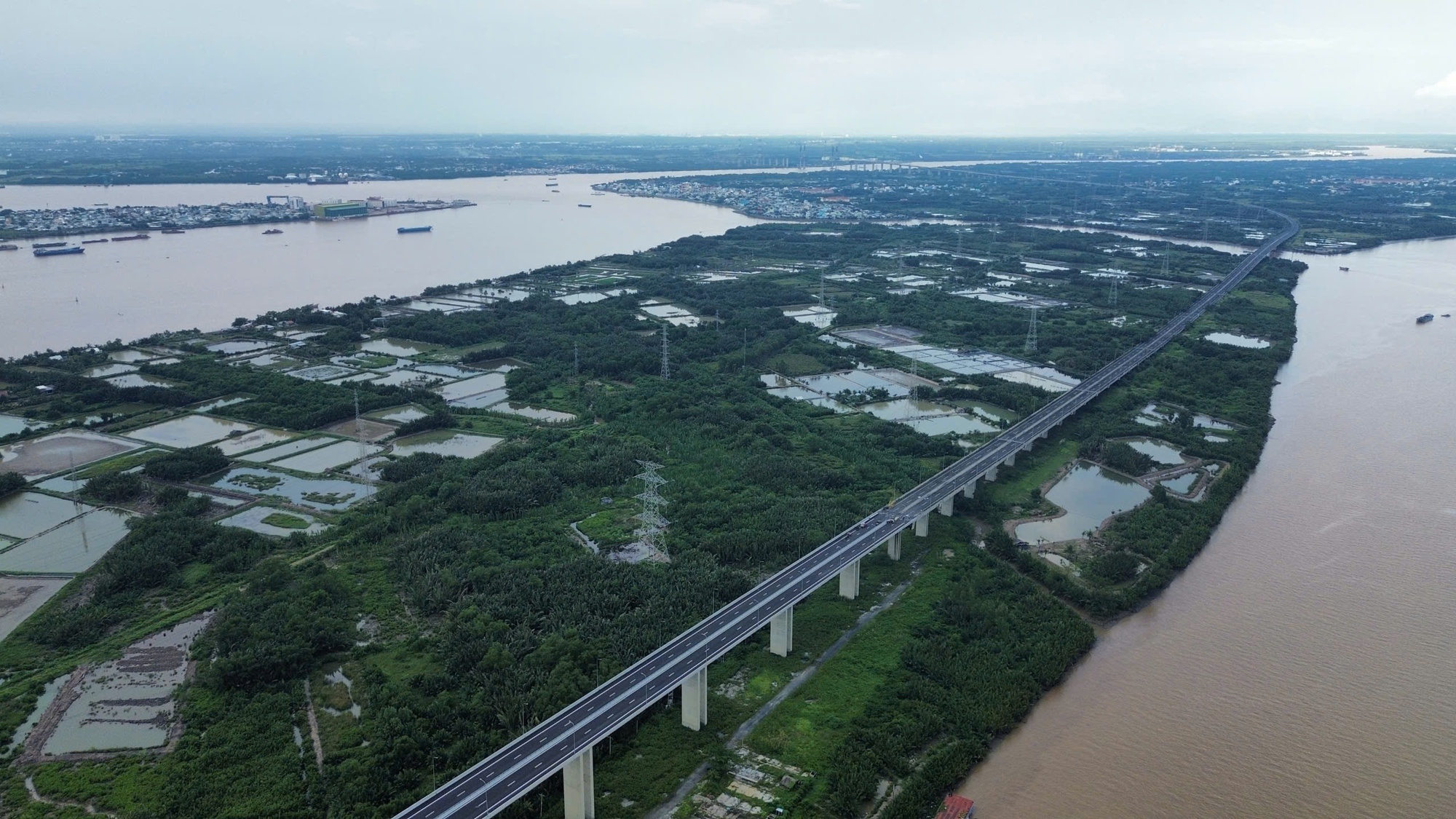 Ngắm cầu dây văng có tĩnh không cao nhất Việt Nam - Ảnh 11