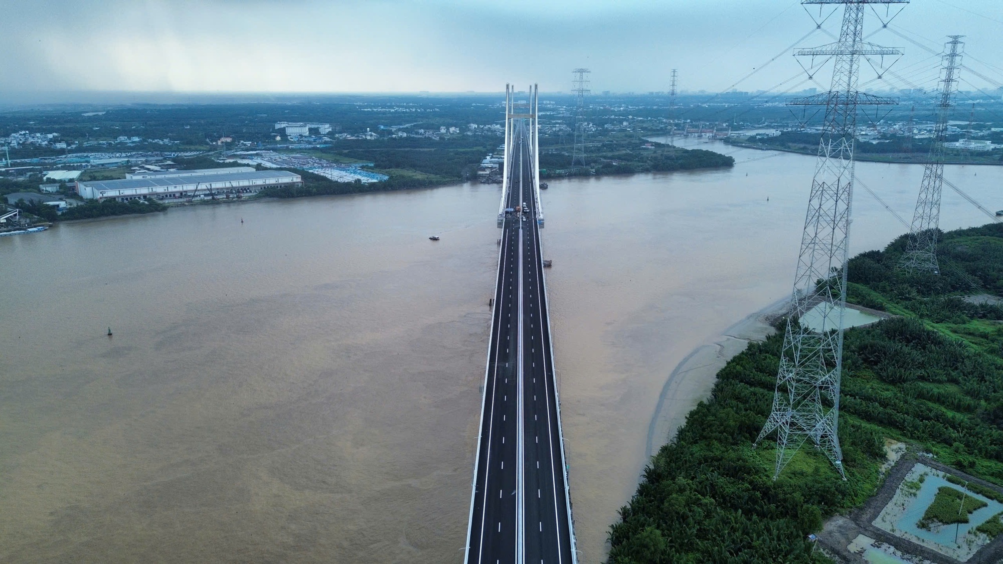 Ngắm cầu dây văng có tĩnh không cao nhất Việt Nam - Ảnh 5