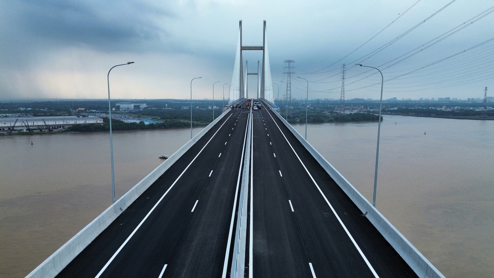 Ngắm cầu dây văng có tĩnh không cao nhất Việt Nam - Ảnh 10