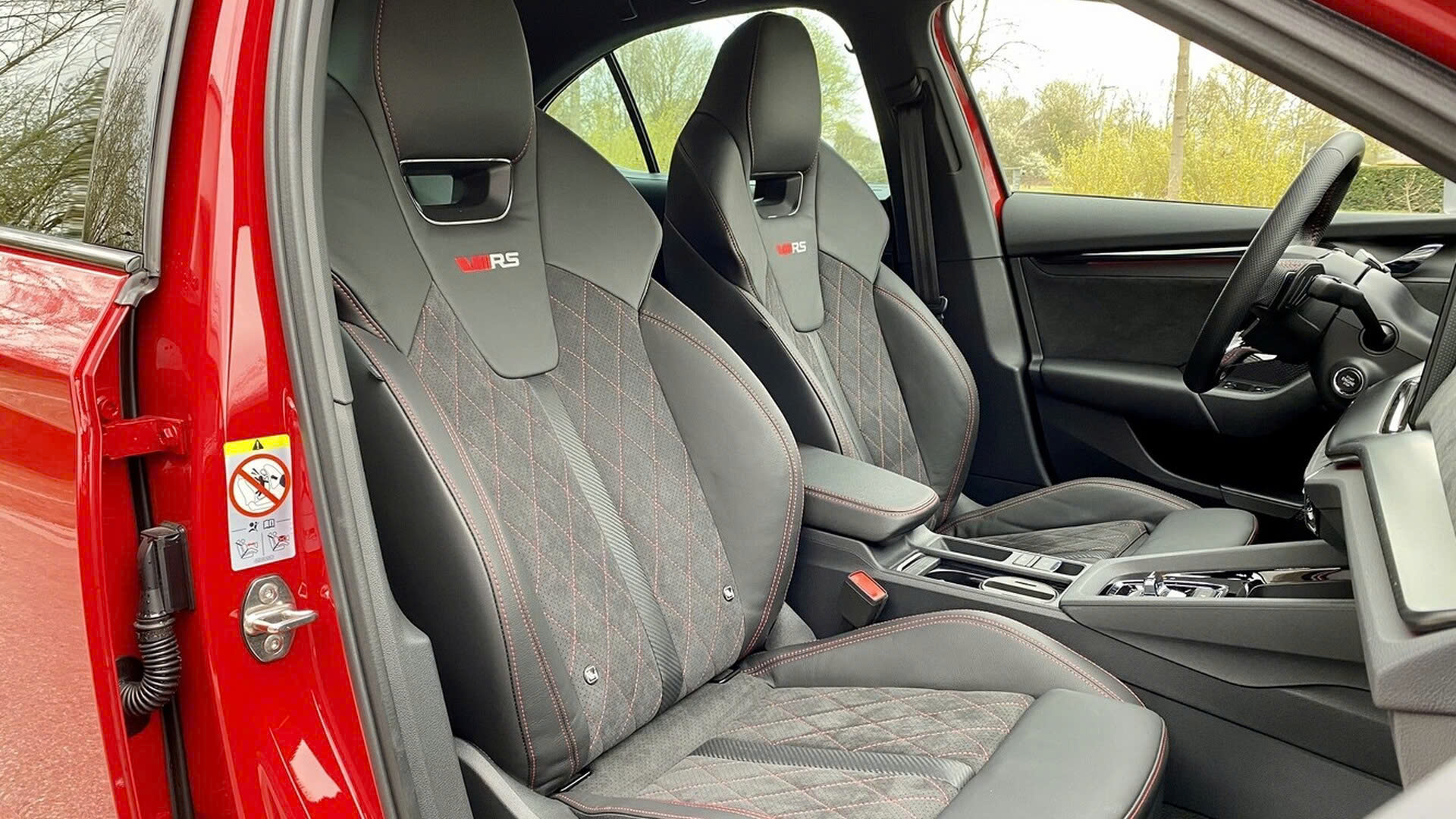 Mẫu sedan giá quy đổi 1,5 tỷ đồng này bán sạch sau 20 phút nhận đặt tại Ấn Độ - Việt Nam chỉ có 1 chiếc - Ảnh 3